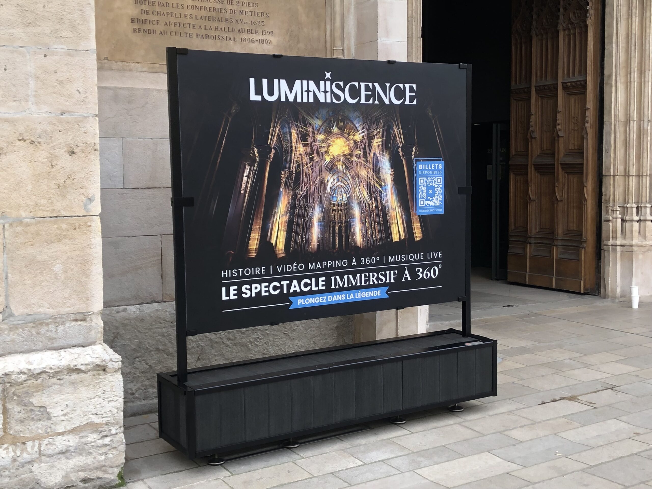 Luminiscence choisit le Totem Arty pour sa communication extérieure à Lyon