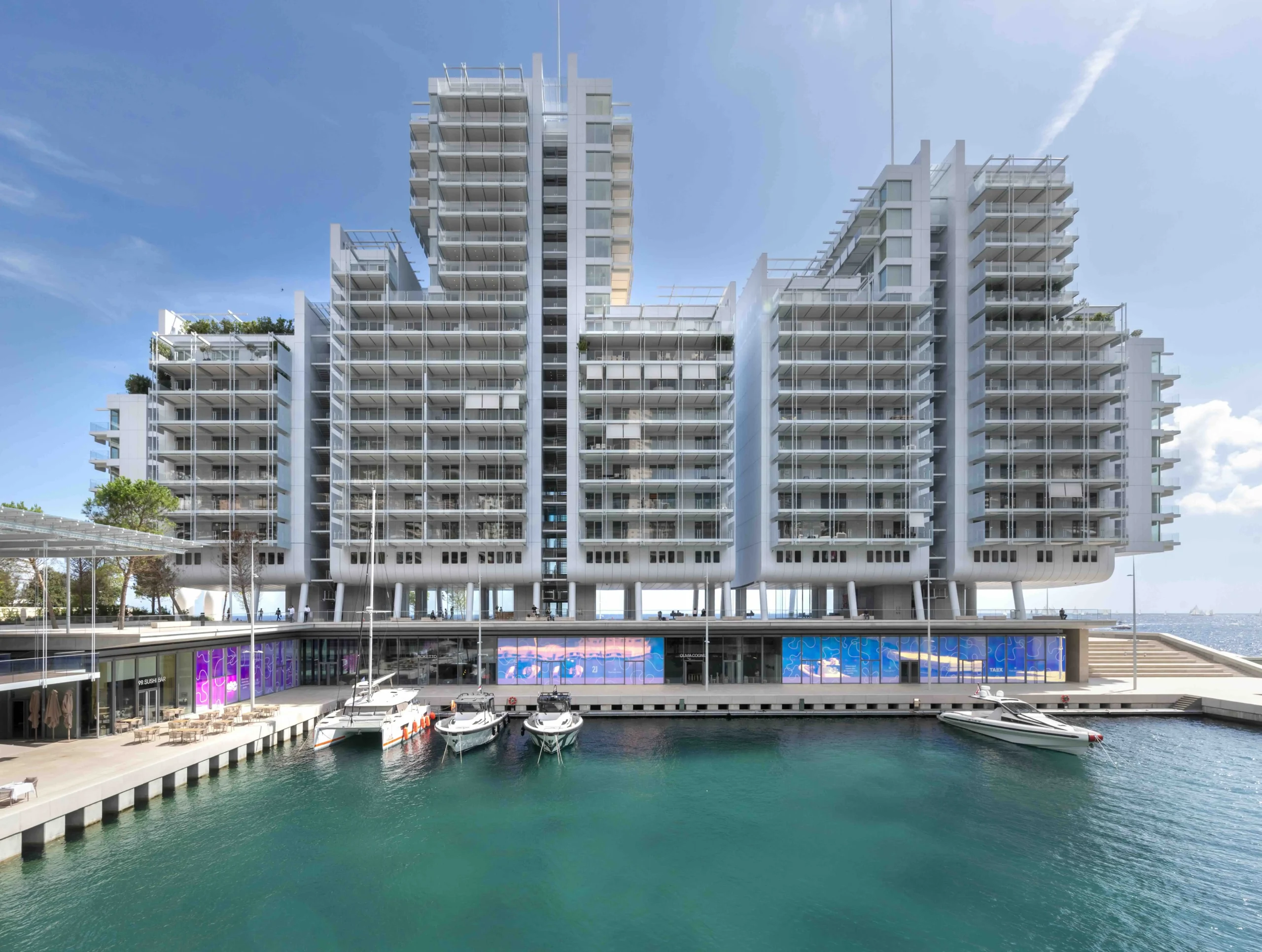 Un habillage urbain irisé à Monaco